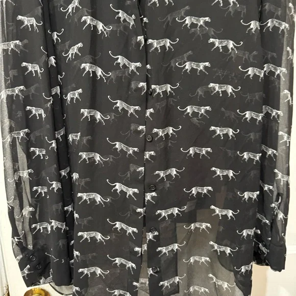 Lane Bryant Black & White with Cheetahs Animal Print Sheer Blouse 26/28 EUC - Picture 3 of 9
